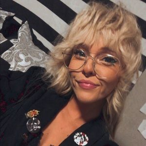 Meet your Posher, Abigail